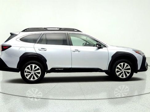 Used 2024 Subaru Outback Premium w/ Popular Package #1 AWD/4WD image 4