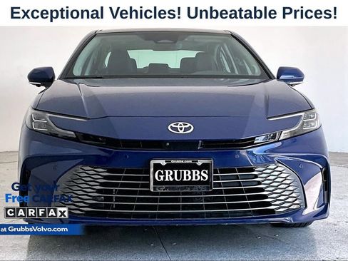 Used 2025 Toyota Camry XLE w/ Premium Plus Package FWD image 3