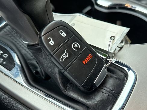 Used 2021 Jeep Grand Cherokee Limited AWD/4WD image 24