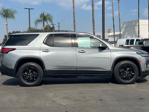 Used 2023 Chevrolet Traverse LT FWD image 3