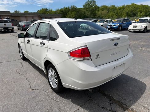 Used 2011 Ford Focus SE FWD image 8