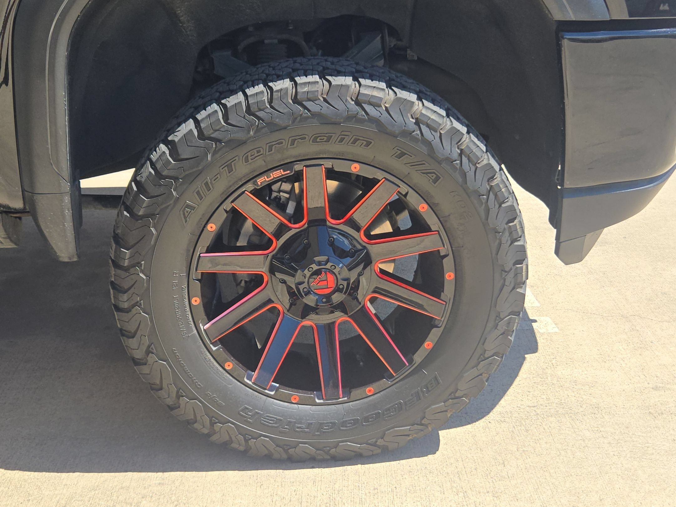 Used 2021 GMC Sierra 2500 AT4 w/ AT4 Premium Plus Package AWD/4WD image 9