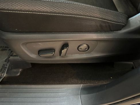 Used 2025 Nissan Pathfinder SV AWD/4WD image 22