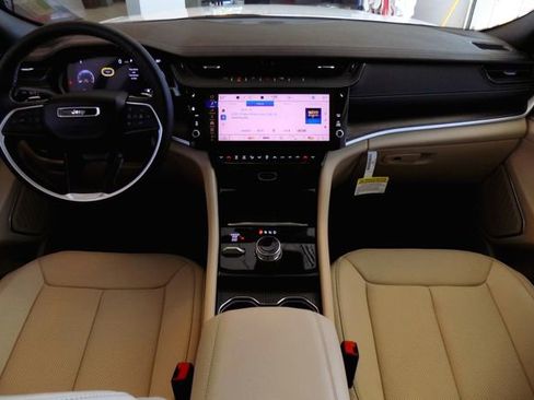 New 2026 Jeep Grand Cherokee Limited AWD/4WD image 9