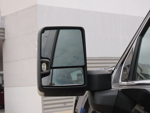 Used 2023 GMC Sierra 2500 Denali w/ Denali Black Diamond Edition AWD/4WD image 17