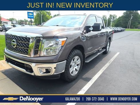 Used 2017 Nissan Titan SV AWD/4WD image 1