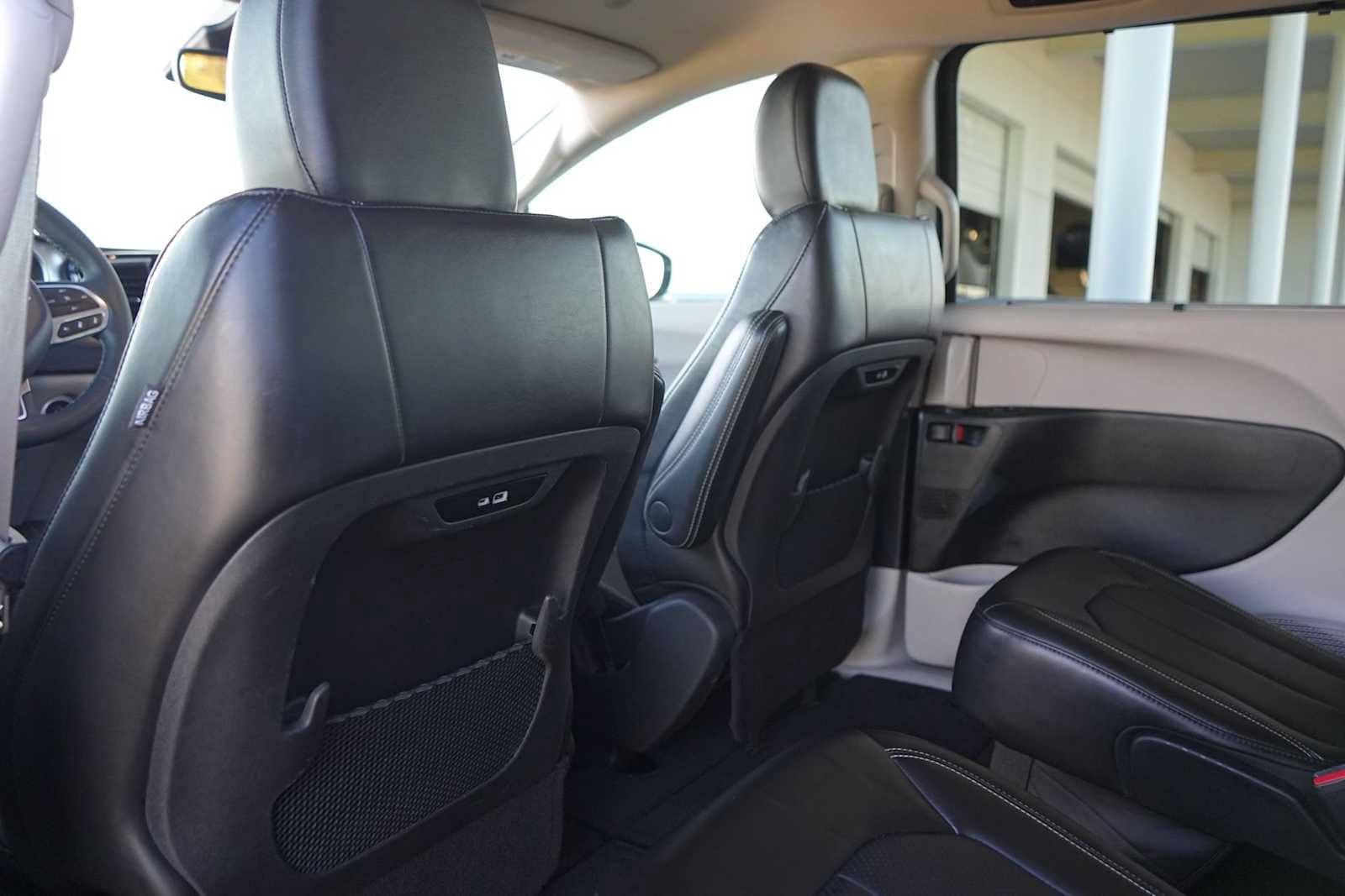 Used 2024 Chrysler Pacifica Touring-L FWD image 13