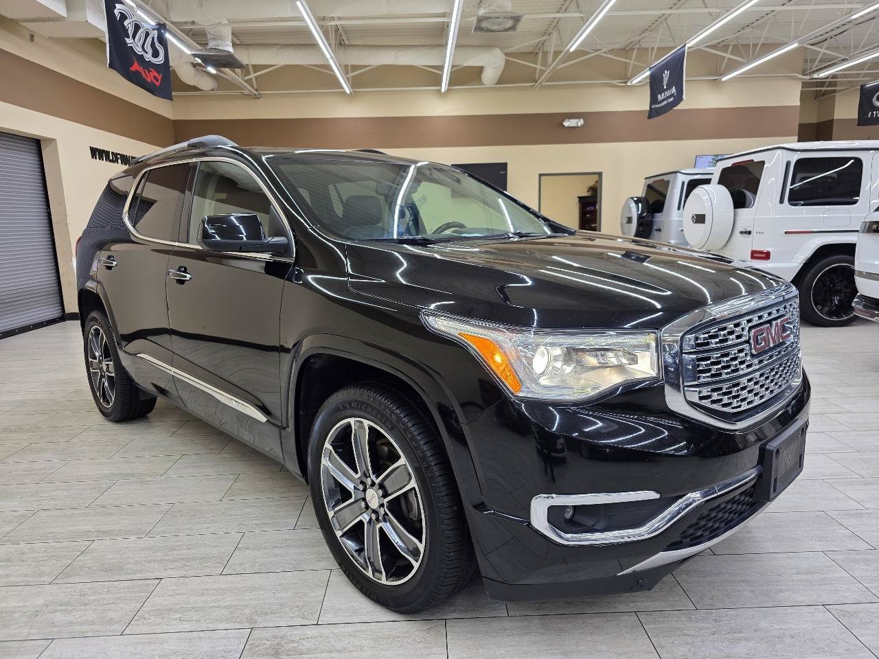Used 2017 GMC Acadia Denali AWD/4WD image 4