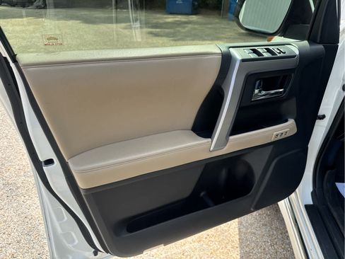 Used 2017 Toyota 4Runner Limited image 21