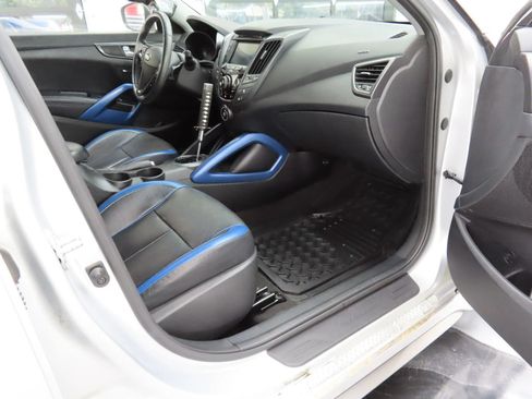 Used 2013 Hyundai Veloster Turbo FWD image 24