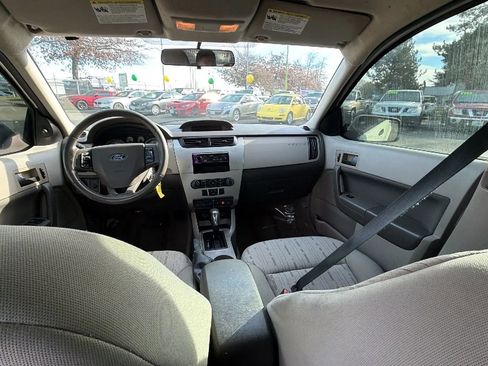 Used 2010 Ford Focus SE image 10