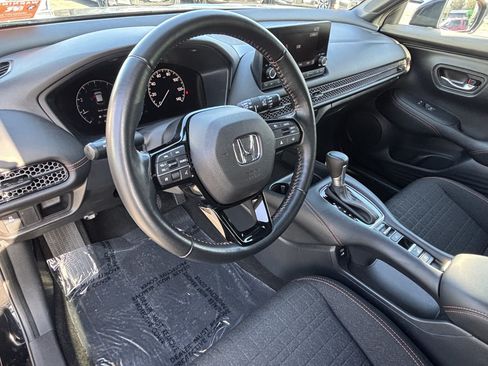 Used 2025 Honda HR-V Sport image 17