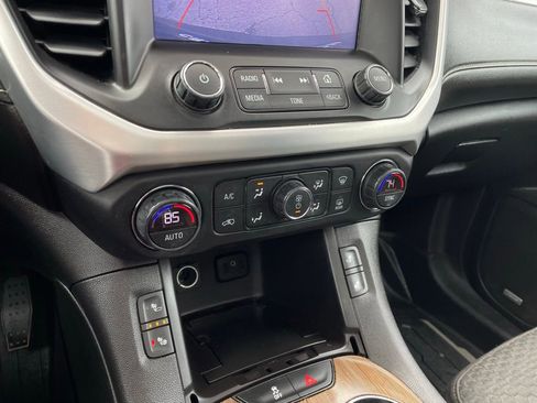 Used 2017 GMC Acadia SLE image 19