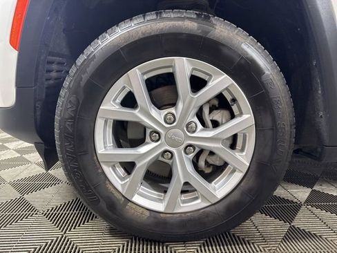 Used 2023 Jeep Grand Cherokee Limited w/ Trailer Tow Prep Group (B) AWD/4WD image 10