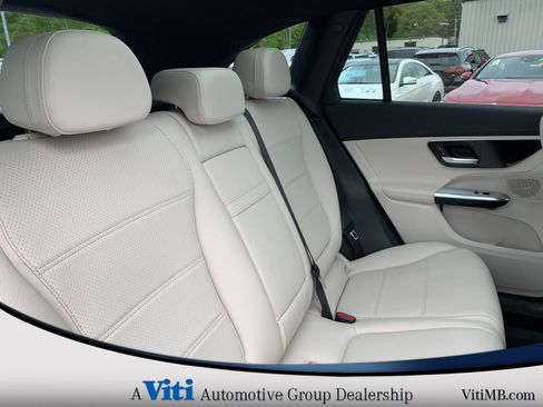 Used 2024 Mercedes-Benz GLC 300 4MATIC image 28