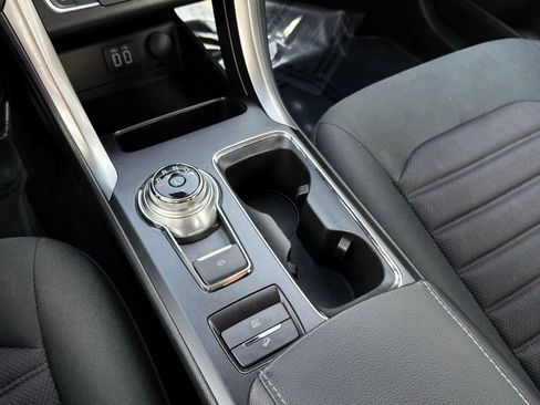 Used 2019 Ford Fusion SE FWD image 34