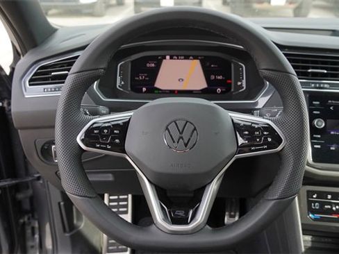 Used 2022 Volkswagen Tiguan SEL R-Line image 28