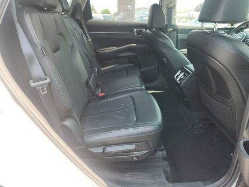 Used 2024 Kia Sorento S AWD/4WD image 14