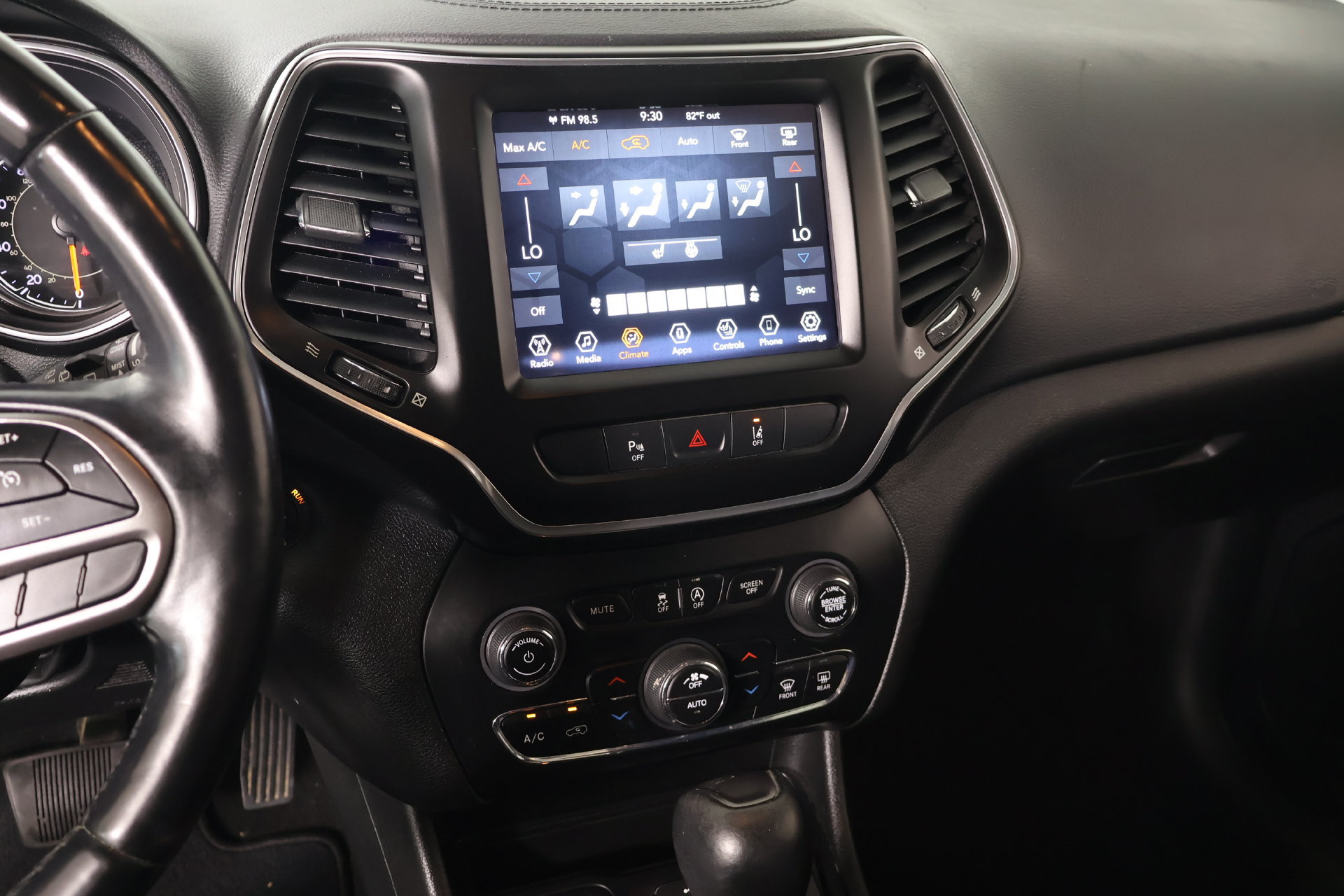 Used 2021 Jeep Cherokee Latitude Lux w/ Comfort/Convenience Group FWD image 5