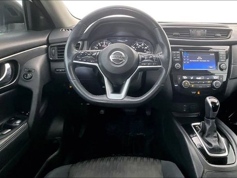 Used 2017 Nissan Rogue SV w/ SV Premium Package image 8