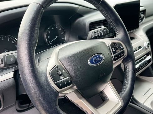 Used 2023 Ford Explorer XLT image 11