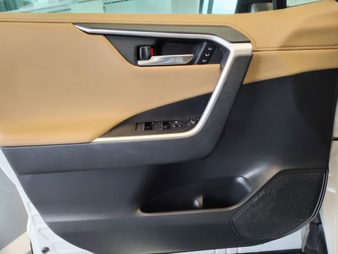 Used 2021 Toyota RAV4 Limited image 30