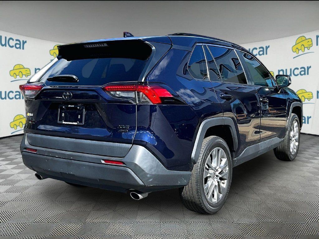 Used 2022 Toyota RAV4 XLE Premium AWD/4WD image 6