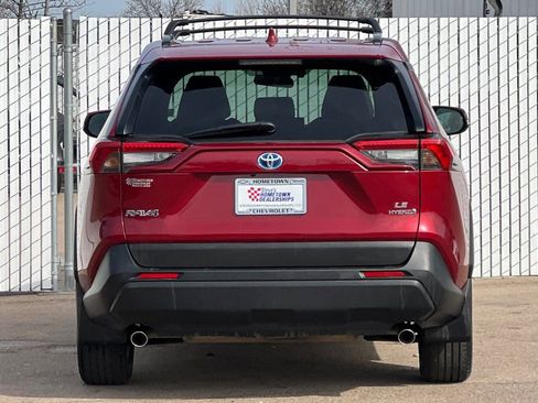 Used 2019 Toyota RAV4 LE image 5