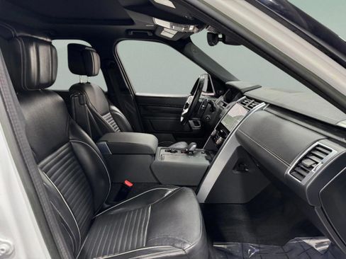 Used 2023 Land Rover Discovery S R-Dynamic image 19