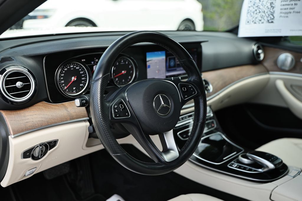 Used 2017 Mercedes-Benz E 400 4MATIC Wagon image 20