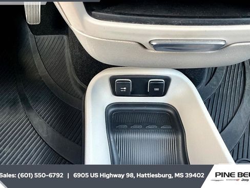 Used 2019 Chrysler Pacifica Touring Plus image 24