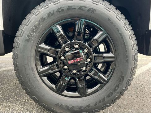New 2026 GMC Sierra 2500 AT4 w/ AT4 Premium Plus Package AWD/4WD image 10