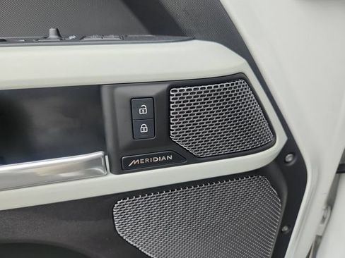Used 2024 Land Rover Defender 90 X-Dynamic SE AWD/4WD image 30