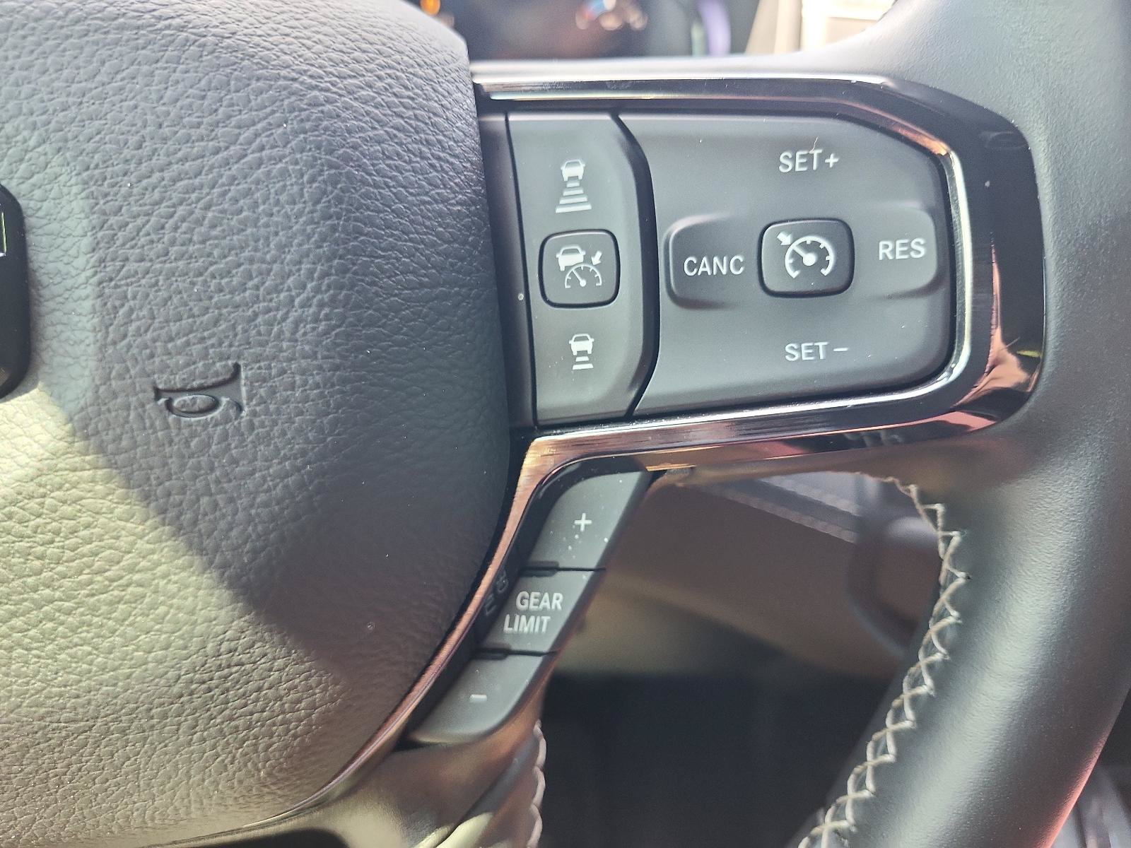 Used 2025 RAM 3500 Limited AWD/4WD image 29