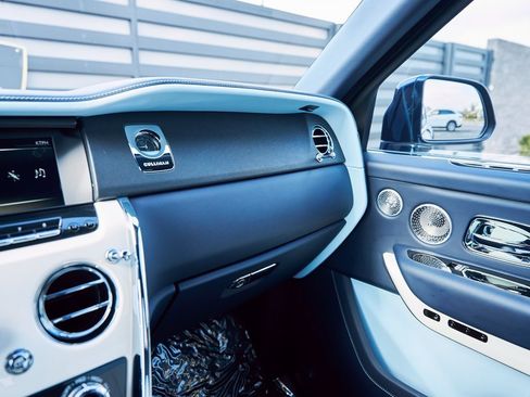 Used 2022 Rolls-Royce Cullinan w/ Cullinan Package image 86