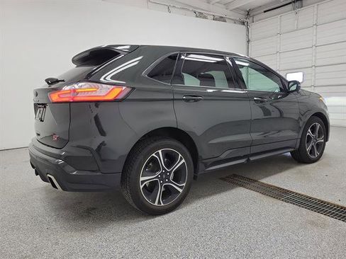 Used 2022 Ford Edge ST image 3