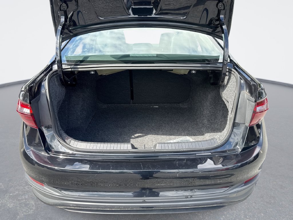Used 2025 Volkswagen Jetta SE FWD image 21