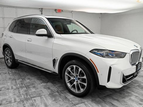 Used 2024 BMW X5 xDrive50e w/ Premium Package AWD/4WD image 3