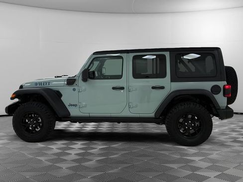 Used 2024 Jeep Wrangler Unlimited AWD/4WD image 2