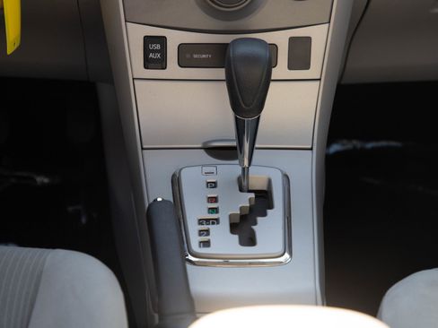 Used 2012 Toyota Corolla LE FWD image 17