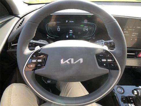 New 2025 Kia Niro EX image 14
