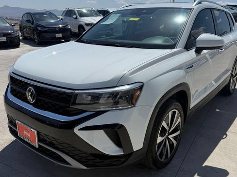Certified 2024 Volkswagen Taos SE FWD image 3