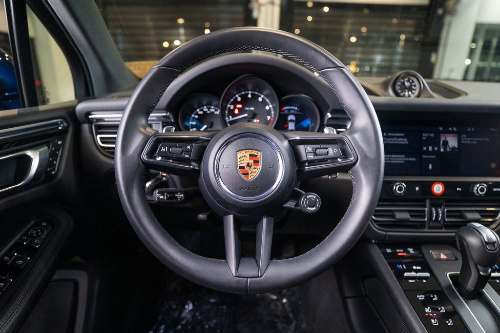 Certified 2025 Porsche Macan AWD/4WD image 32