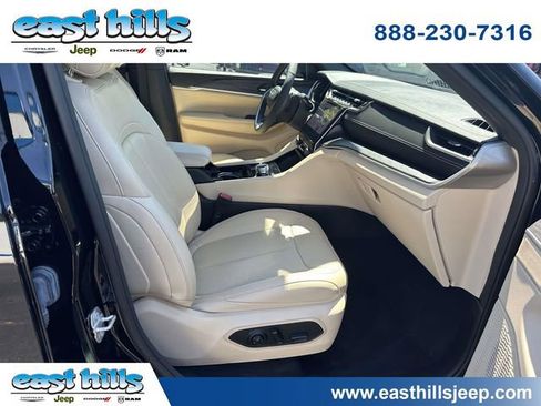 Certified 2023 Jeep Grand Cherokee Limited w/ Luxury Tech Group II AWD/4WD image 27