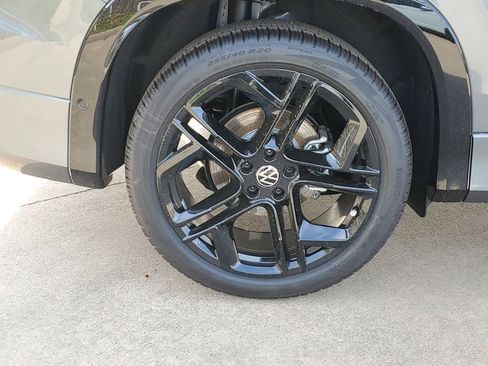 New 2026 Volkswagen Tiguan SE R-Line FWD image 5