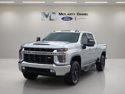 Used 2021 Chevrolet Silverado 2500 LT w/ Convenience Package AWD/4WD image 2