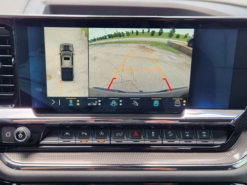 Used 2023 Chevrolet Silverado 1500 ZR2 w/ Technology Package image 18