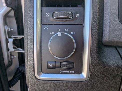 Used 2019 RAM 1500 Classic SLT w/ Luxury Group AWD/4WD image 17