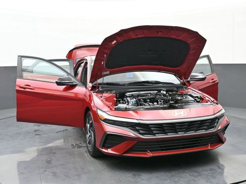 Certified 2025 Hyundai Elantra Sport image 48