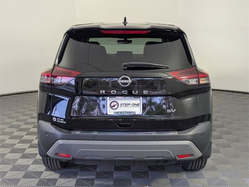 Used 2023 Nissan Rogue SV image 6